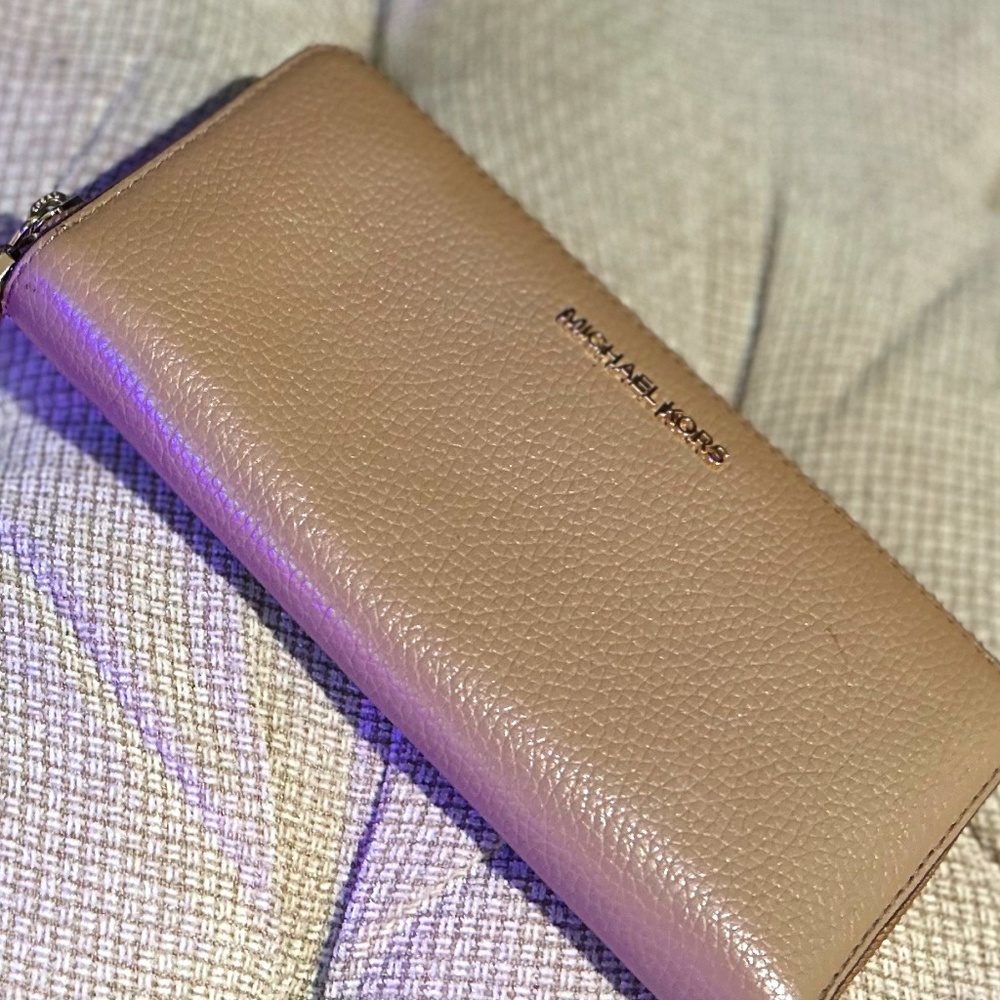 Michael Kors Jet Set Travel Continental Wallet